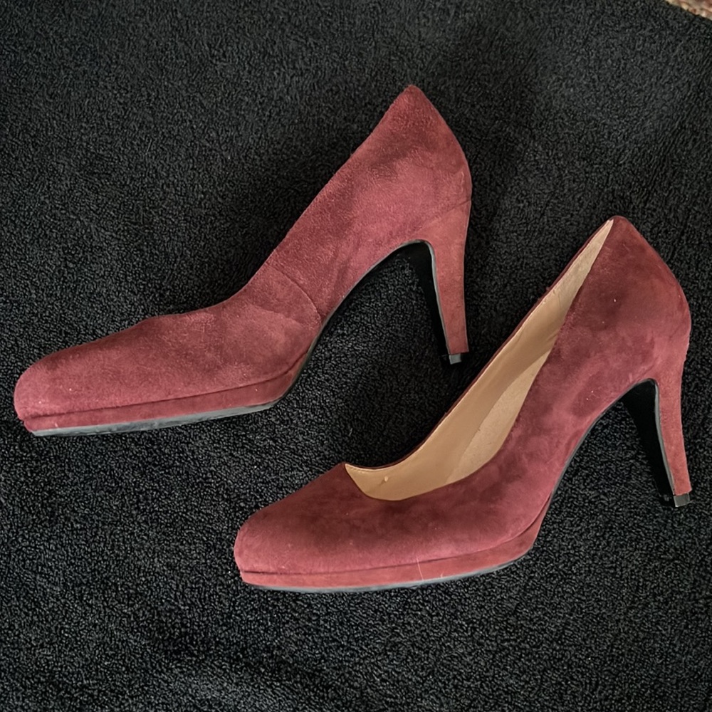 Naturalizer heels in burgundy suede, never worn.